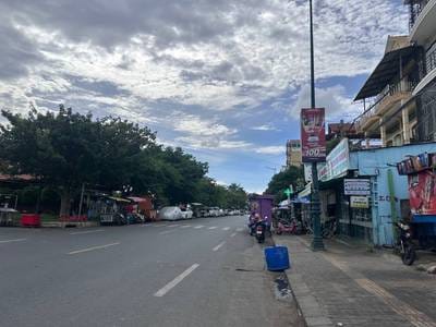 ที่ดิน For Sale & Rent ใน Chroy Changvar $2,500,000