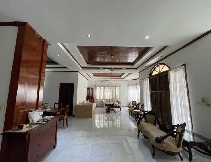 7 Bedrooms Vila K pronájmu