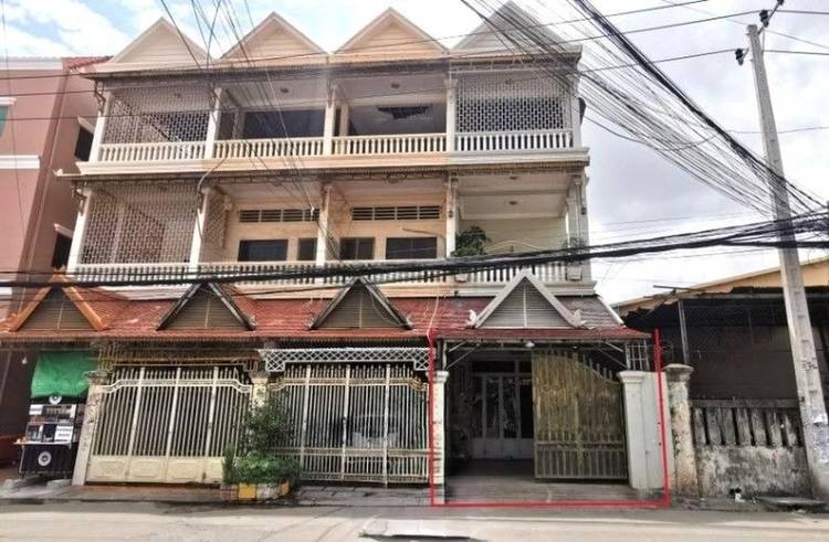 ลิงก์เฮ้าส์ สำหรับขาย ใน Tuol Sangkae 1, Russey Keo, Phnom Penh