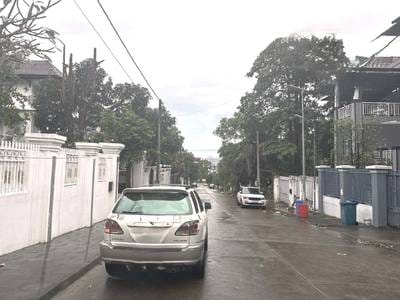 318 sqm Land Size House and lot Na prodej