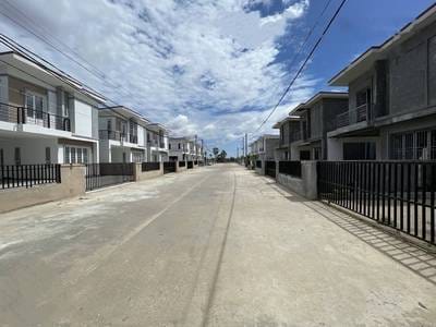 วิลล่า สำหรับขาย ใน Ponhea Pon, เปรกพนอ, พนมเปญ
