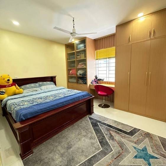 4 Bedrooms Shophouse Na prodej