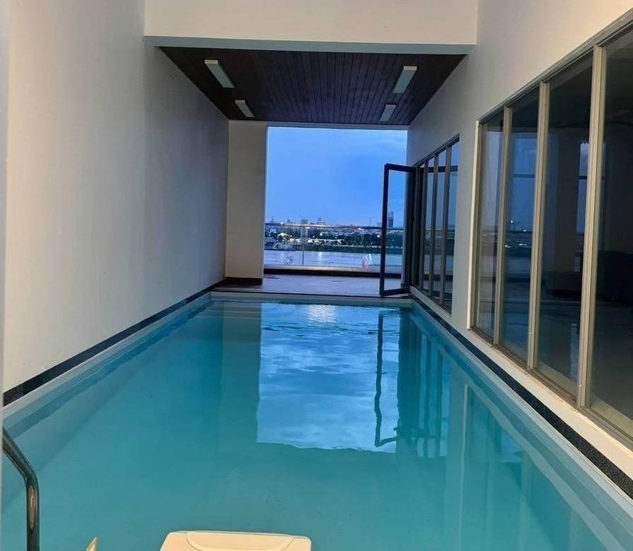 $1,800,000 Building
