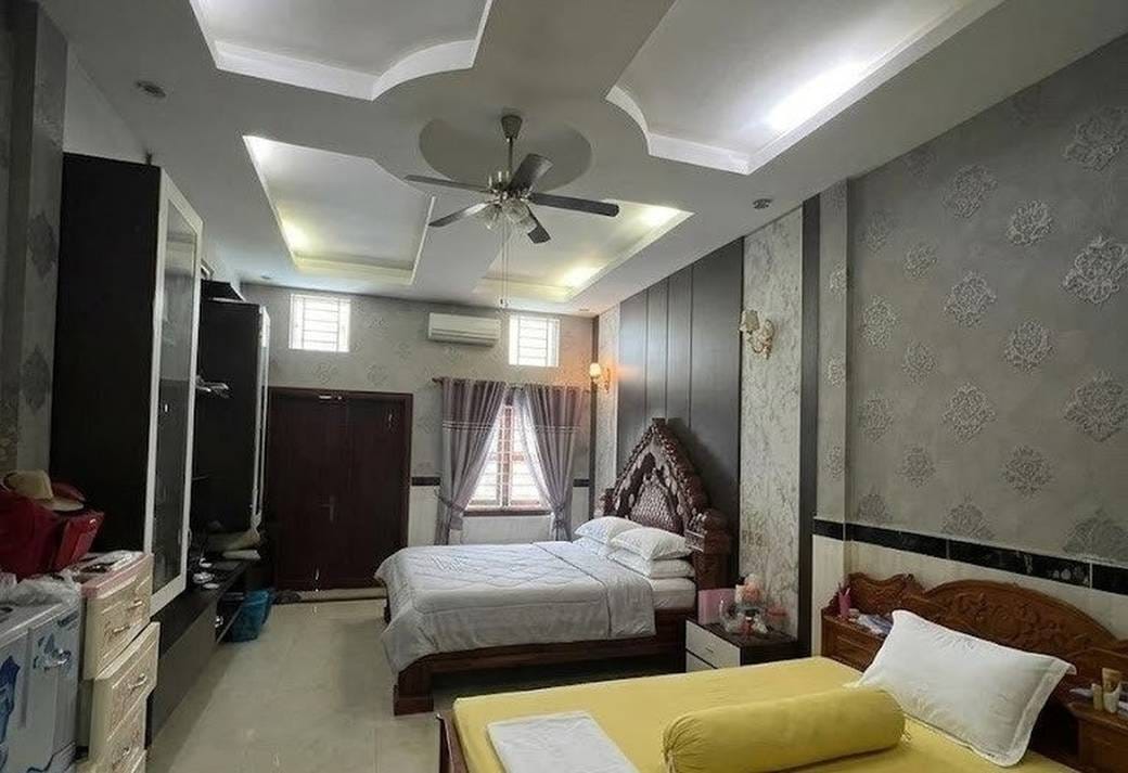 带5个停车位的House and lot出售