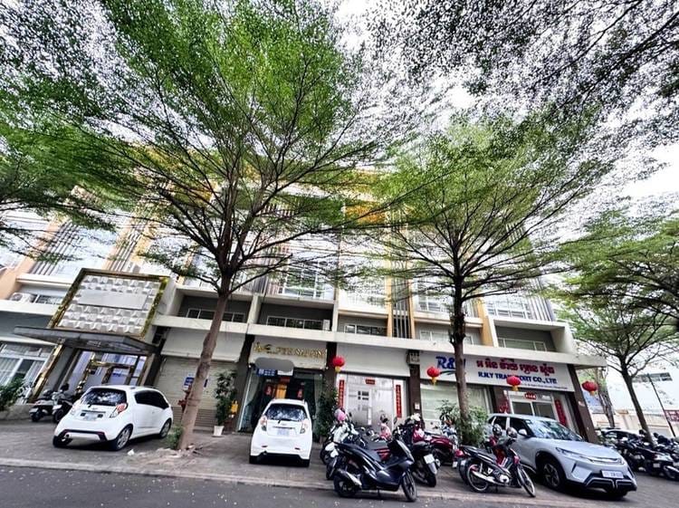 Tuek Thla, Sen Sok, Phnom Penh的店屋出售