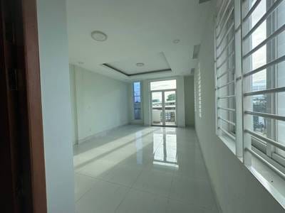 201.6 sqm Living Size Shophouse Na prodej in Chroy Changvar