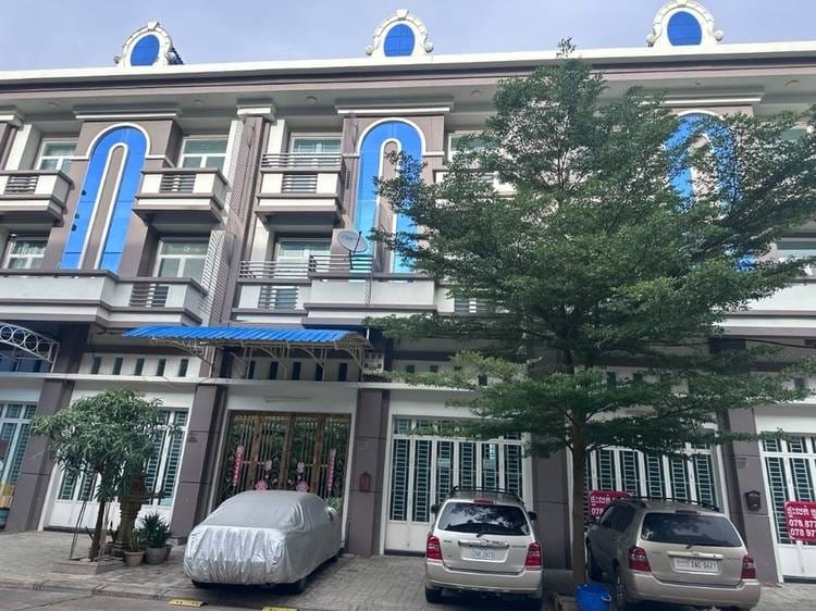 Chroy Changvar, Phnom Penh的店屋出售