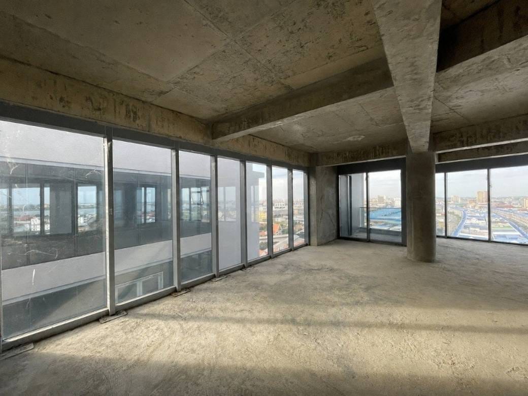 Bâtiment À vendre de 6,000 m² habitables à Chroy Changvar