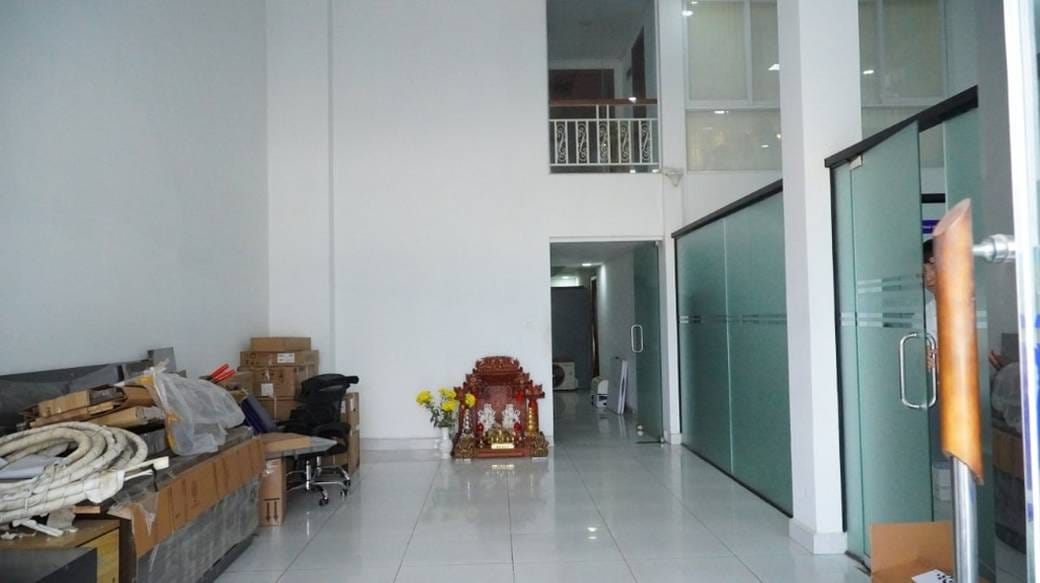 $1,100,000 Flat House