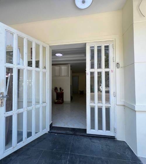 ផ្ទះជាប់គ្នា សំរាប់លក់ ទំហំផ្ទះ 139 ម៉ែត្រការ៉េ នៅSen Sok
