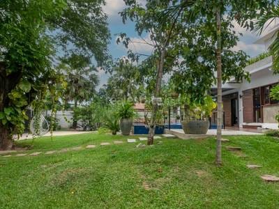 $980,000 Vila