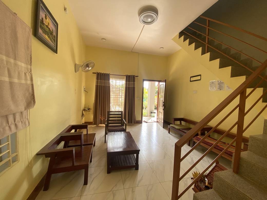 $195,000 Vila