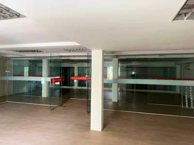 Dom z lokalem handlowym Na wynajem o powierzchni działki 108 m² za $3,800