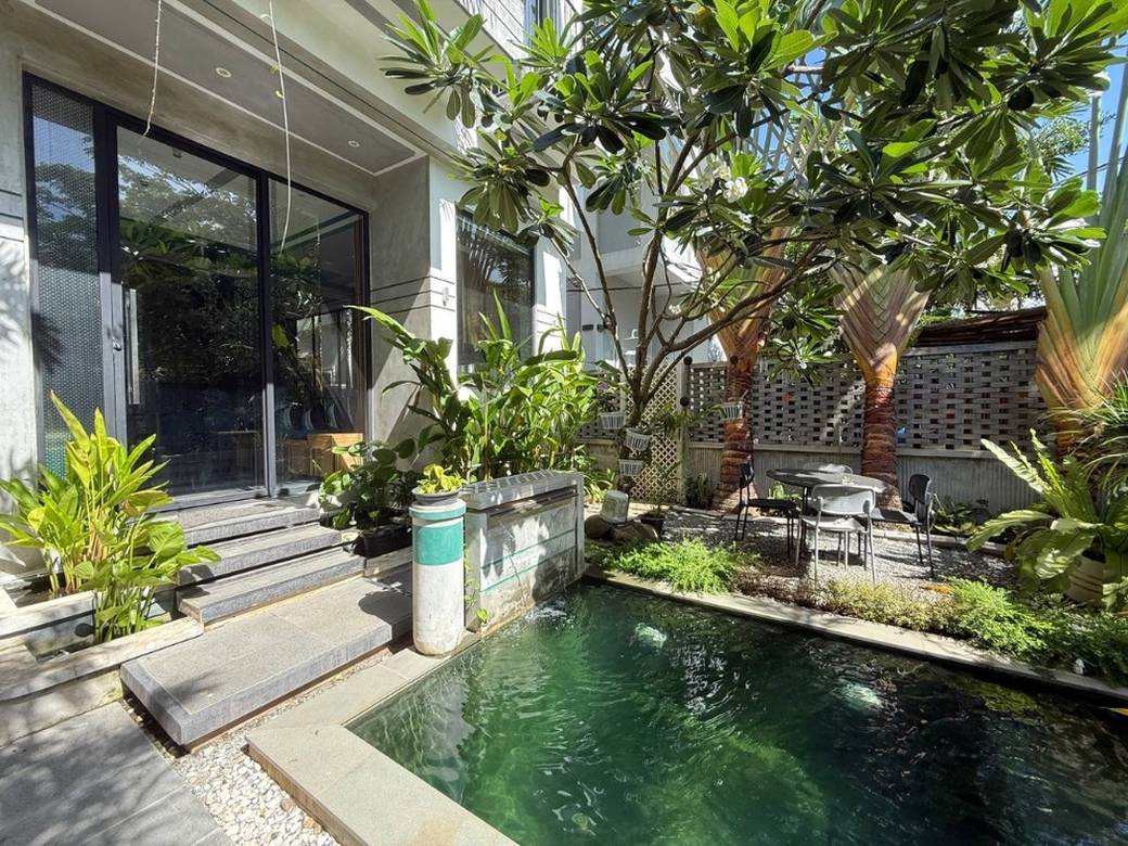 $1,200 Villa
