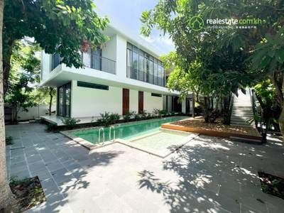 1,890 sqm Land Size Vila For Sale & Rent