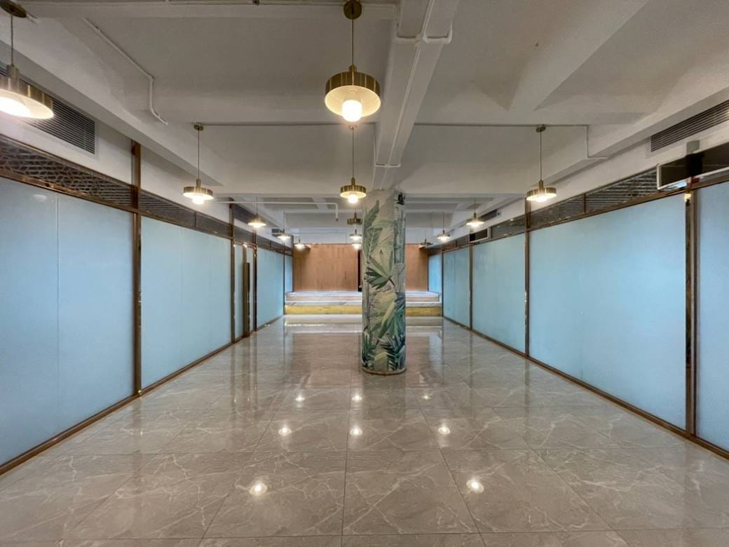 105 sqm Living Size Kanceláře K pronájmu in Chamkarmon