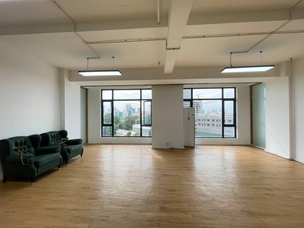 60 sqm Living Size Kanceláře K pronájmu in Chamkarmon