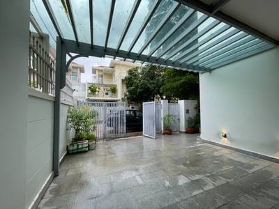 $1,500,000 Vila