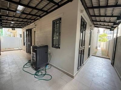 $340,000 Vila