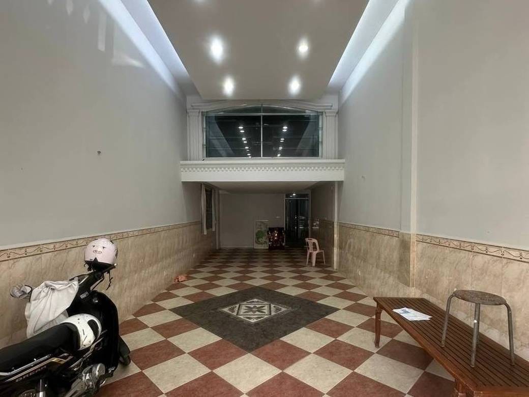 $1,900 Shophouse
