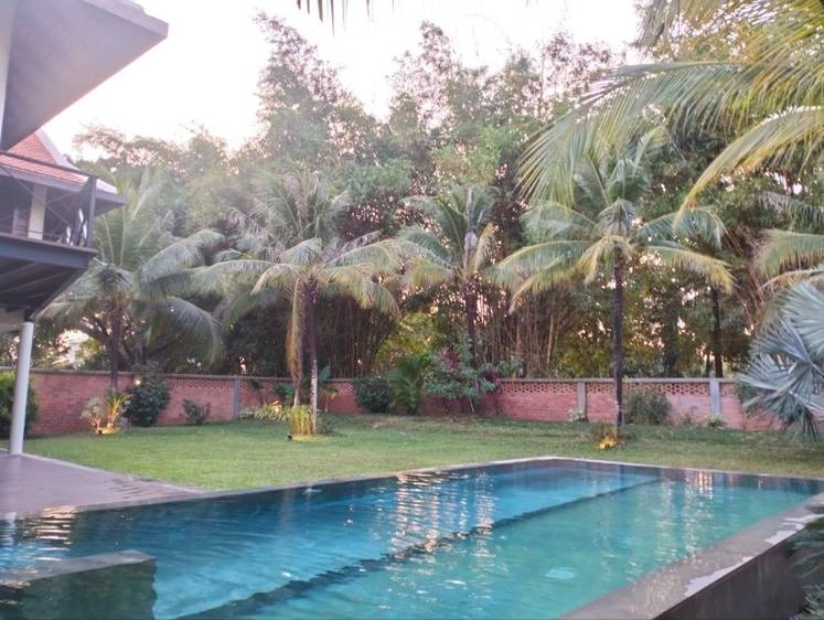 Villa À louer de 900 m² de terrain