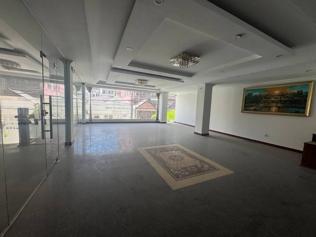 Budova For Sale & Rent in Chamkarmon $3,900,000