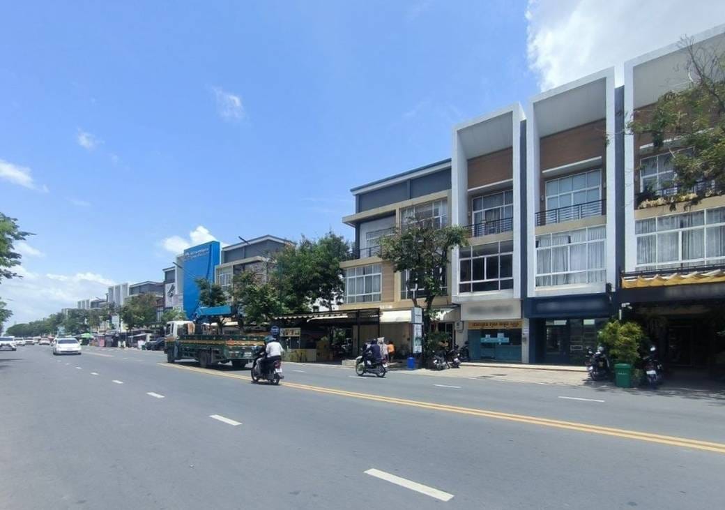 Shophouse For Rent in Nirouth, Chbar Ampov, Phnom Penh