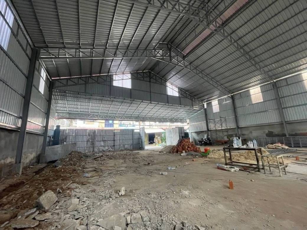 500 sqm Land Size Sklad K pronájmu