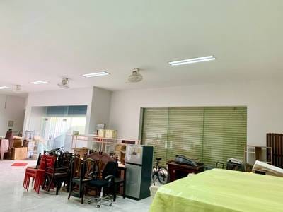 Entrepôt À louer de 256 m² habitables à Prasat Bakong