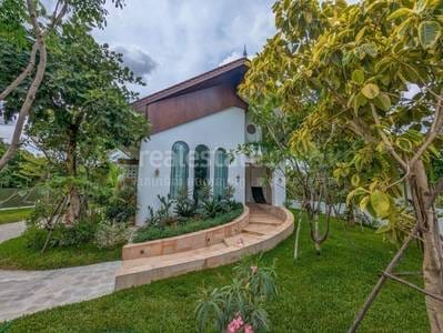 1,273 sqm Land Size Villa For Sale