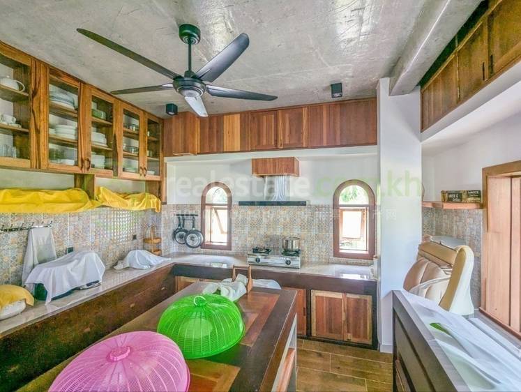 4 Bedrooms Villa For Sale for $490,000