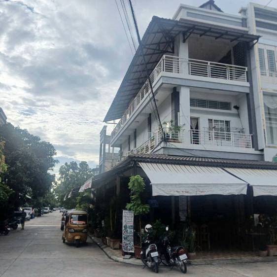 168 sqm Living Size Shophouse For Sale in Dangkao