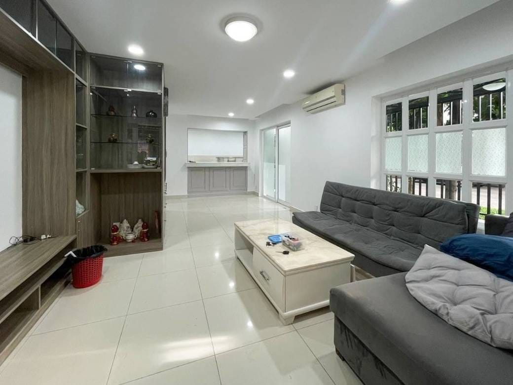 Maison en rangée À vendre à Nirouth, Chbar Ampov, Phnom Penh
