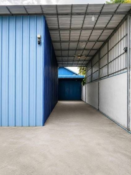 $300,000 Warehouse