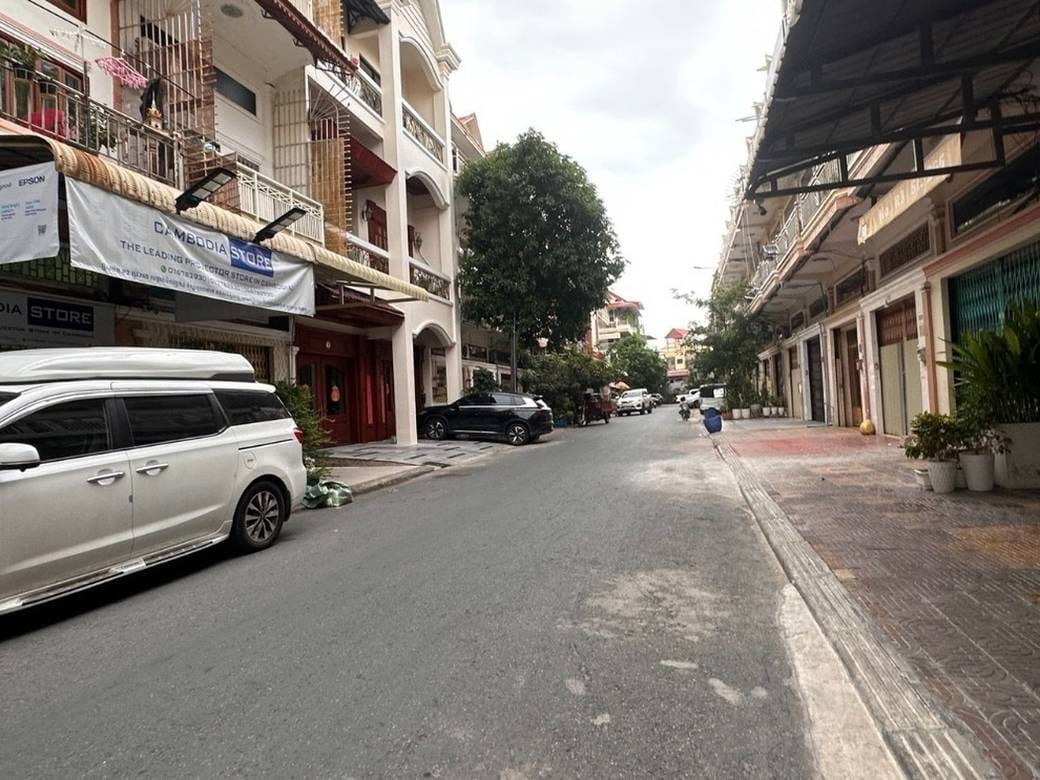 House and lot สำหรับขาย ใน บึงสลัง, ตuolโกก, พนมเปญ