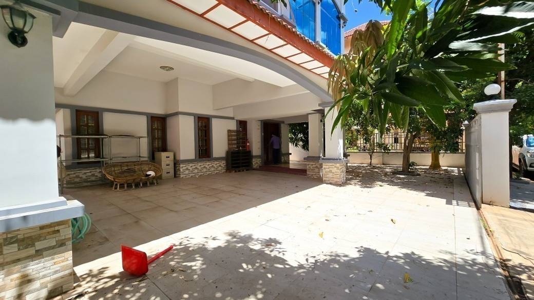 $1,200 Vila