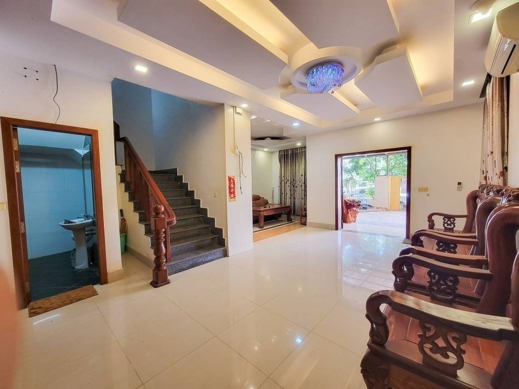 207平方米土地面积的双子别墅For Sale & Rent
