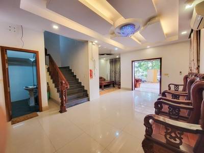 207平方米土地面积的双子别墅For Sale & Rent