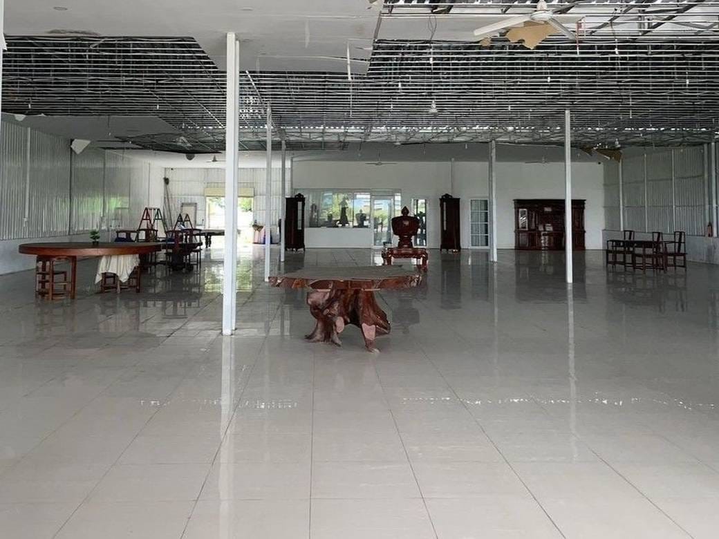 892 sqm Land Size Sklad Na prodej