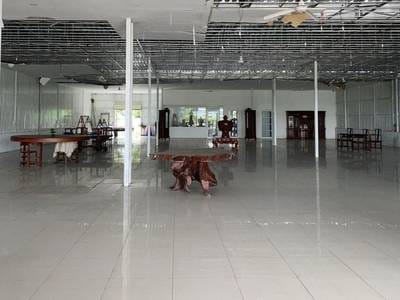 892 sqm Land Size Sklad Na prodej