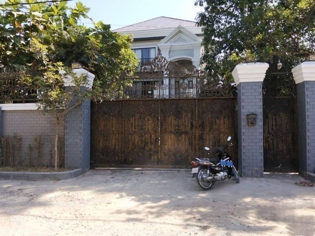 $425,000 Vila