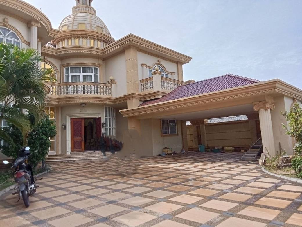 $2,500,000 Vila