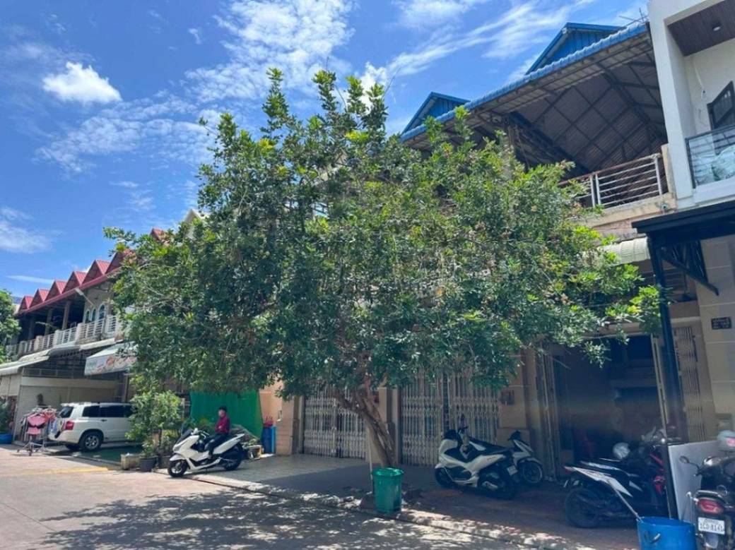 Link House For Sale in Dangkao, Dangkao, Phnom Penh