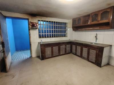 224 sqm Living Size Řadový dům Na prodej in Kamboul