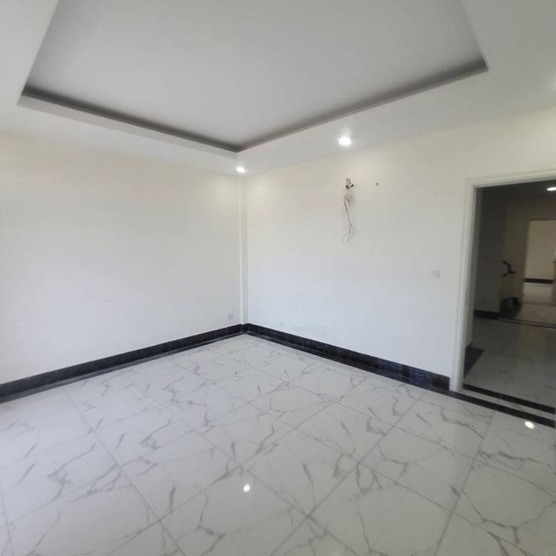 Flat House Na wynajem o powierzchni działki 90 m²