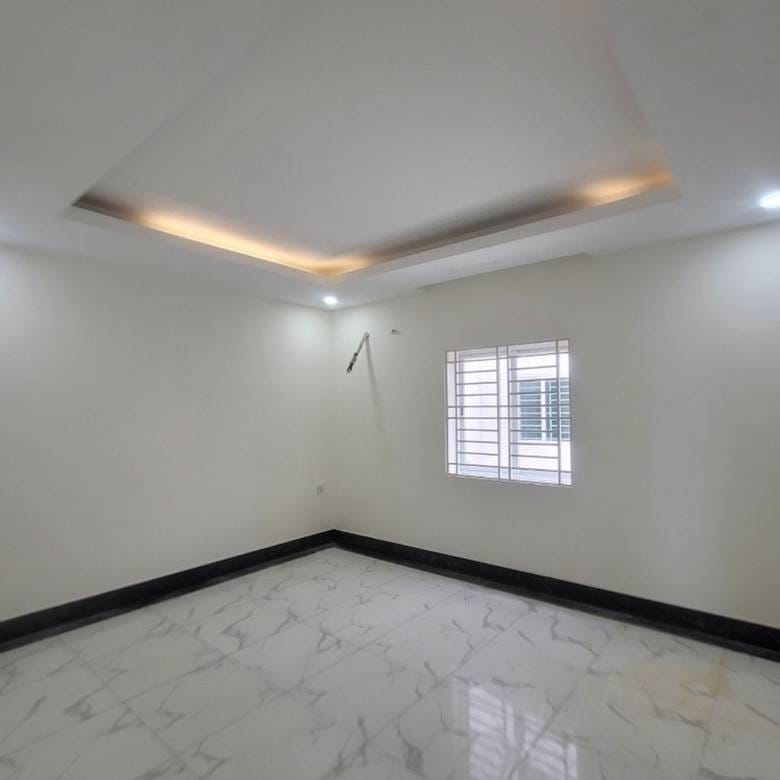 Flat House Na wynajem o powierzchni mieszkalnej 216 m² w Sen Sok