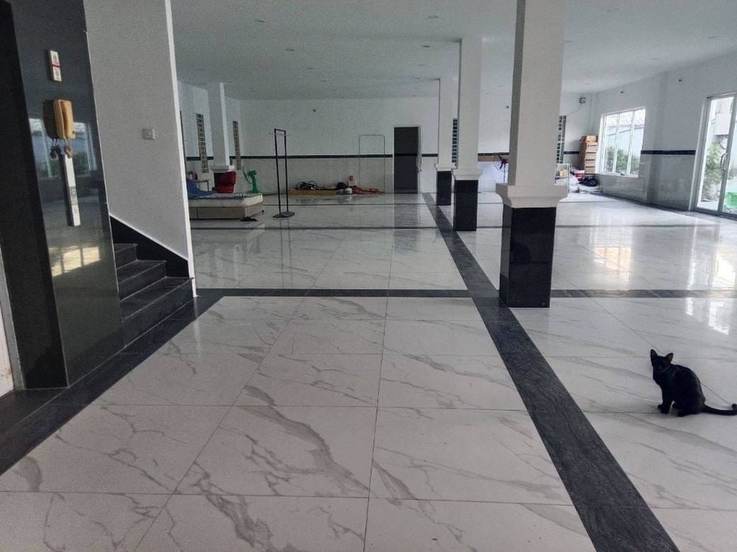 933 sqm Land Size Building For Sale & Rent