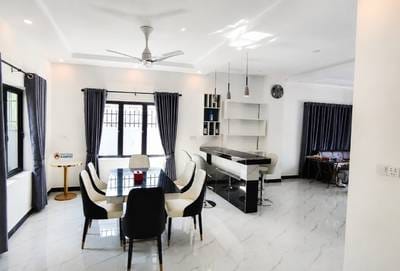 160 sqm Living Size House and lot Na prodej in Kampot