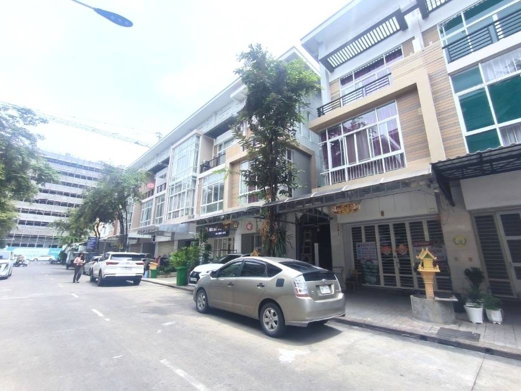 Borey Peng Huoth: The Star Platinum Polaris​ I | $800 Shophouse