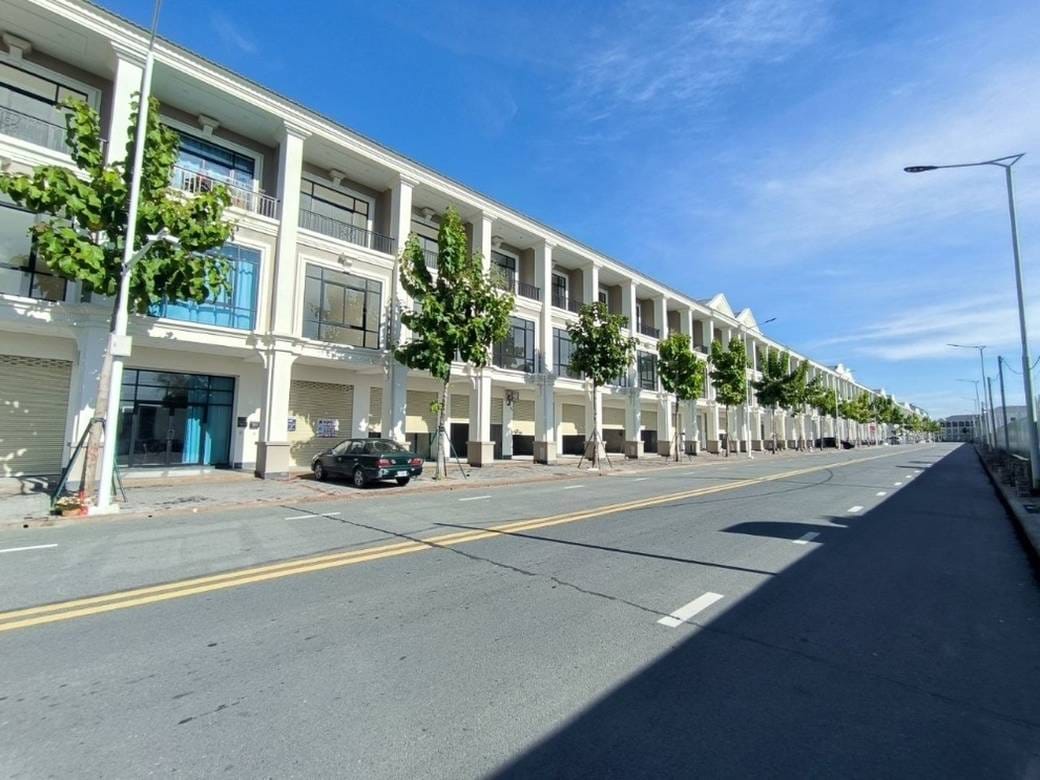 $1,350 の店舗付住宅